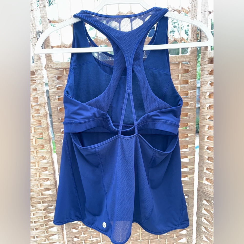 Lululemon Gear Up Tank with Built-in Bra Size 8 in Hero Blue EUC - Picture 3 of 6